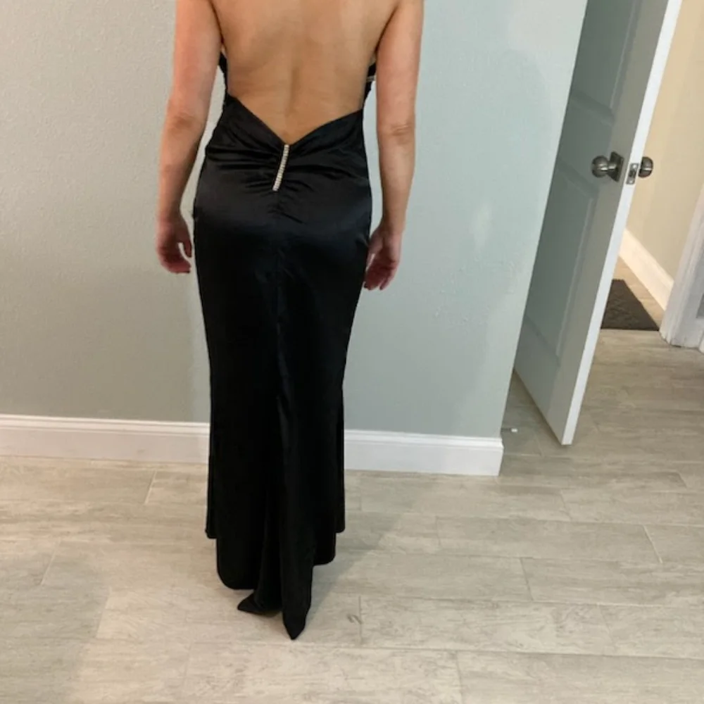 Gown - Picture 2 of 6